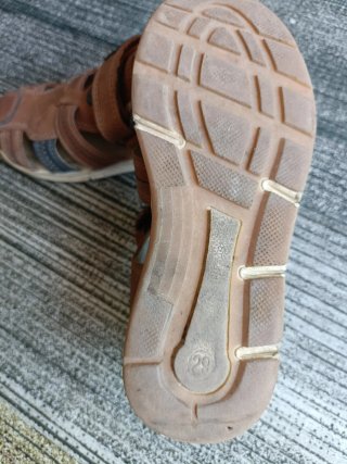 Sandalias niño marrones