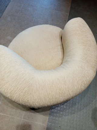 Dos Sillones redondo tela beige y gris