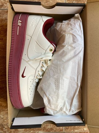 Nike Air Force 1 Blancas y Burdeos