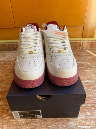 Nike Air Force 1 Blancas y Burdeos