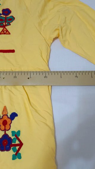 Vestido amarillo bordado estilo egipcio