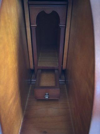 Secreter clásico de madera con persiana y marquete
