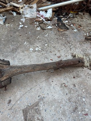 Arado antiguo de madera para decoración