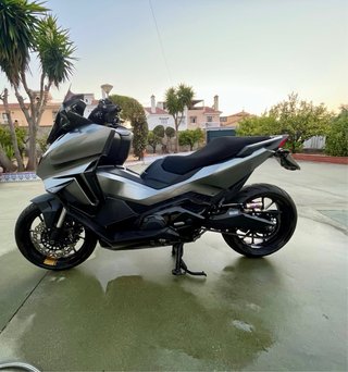 Honda Forza 750 Negra