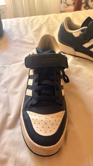 Adidas Forum Low Zapatillas azul marino y blanco