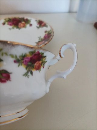 Taza de sopa Royal Albert con plato