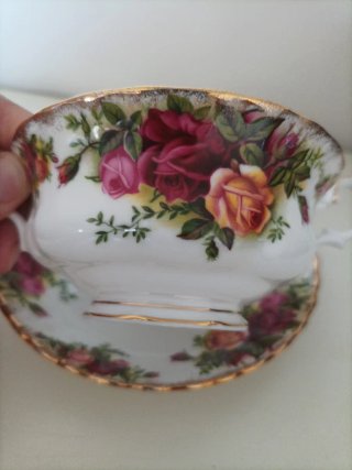 Taza de sopa Royal Albert con plato