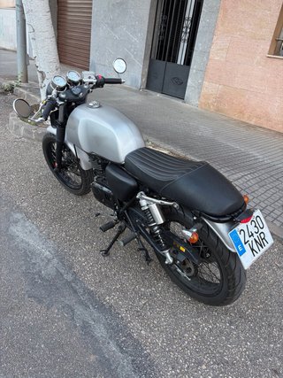 Mash Cafe Racer 125 Plata y Negra