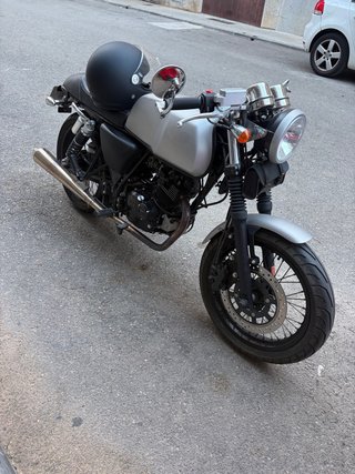 Mash Cafe Racer 125 Plata y Negra
