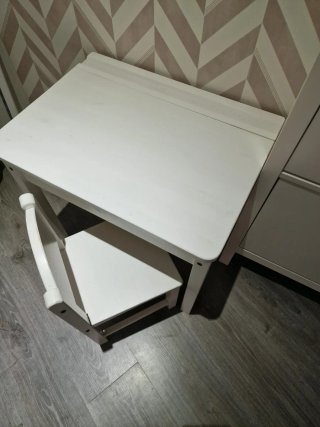 Pupitre blanco IKEA con silla infantil