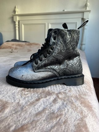 Botas originales,Dr. Martens terciopelo,  Nuevo !