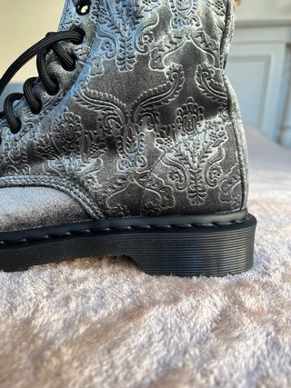 Botas originales,Dr. Martens terciopelo,  Nuevo !