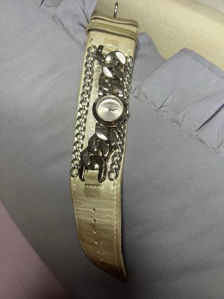 Reloj Guess Beige y Plateado
