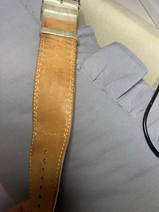 Reloj Guess Beige y Plateado