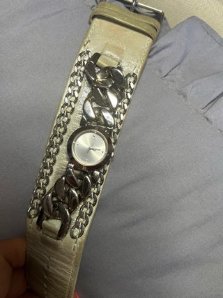 Reloj Guess Beige y Plateado