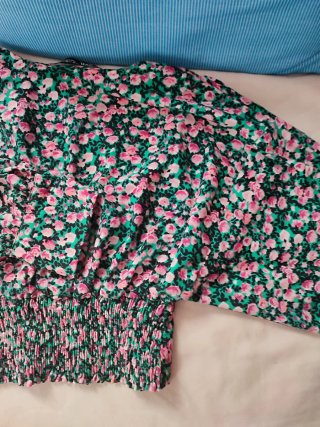 Top Zara floral manga codo Talla XS
