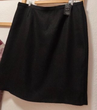 Falda recta de tweed en color negro  T 56
