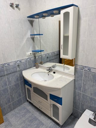 Mueble de baño con espejo