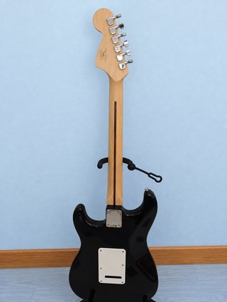 Squier Strat Affinity + Frontman 15G + regalos