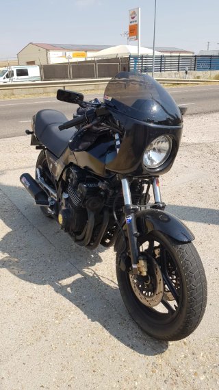 Suzuki GSX 750 EF Negra