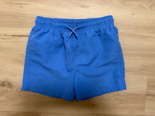 Toalla sonic y bañadores talla 10