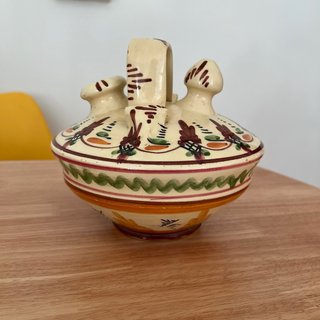 Botijo de cerámica pintado a mano