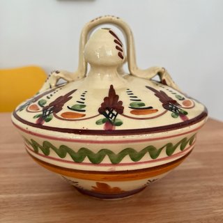 Botijo de cerámica pintado a mano