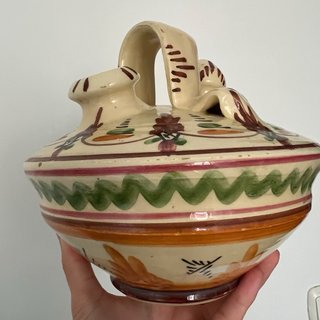 Botijo de cerámica pintado a mano