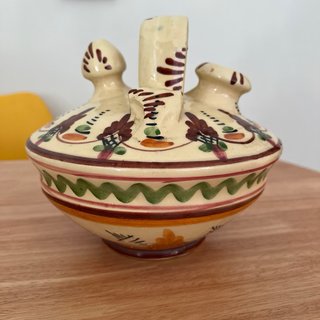 Botijo de cerámica pintado a mano