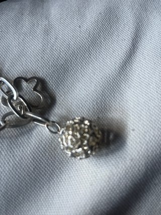 Pulsera con diseño de mariposas