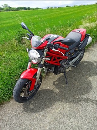 Ducati Monster 696 Roja