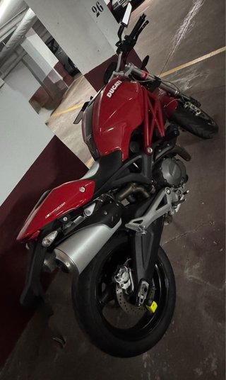 Ducati Monster 696 Roja