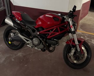 Ducati Monster 696 Roja
