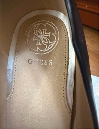 Zapatos de tacón Guess negros