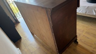 Mueble de madera antiguo para restaurar