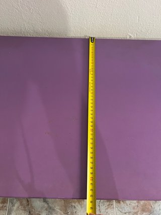 Baúl con ruedas beige y morado