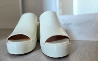 Sandalias Mule Cuña Blanca Sezane