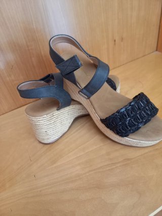 Sandalias cuña negras