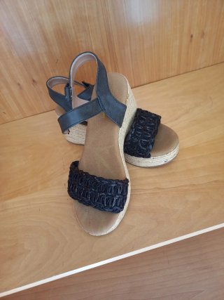 Sandalias cuña negras