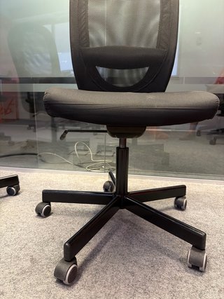 Silla de oficina ergonómica ajustable