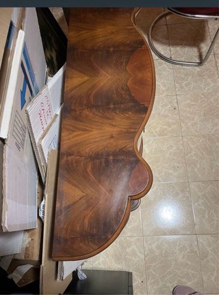 Aparador de madera con puertas