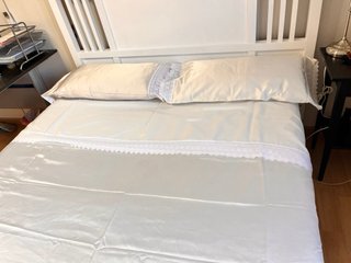 Juego de sábanas de raso blanco