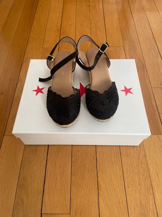 Cuñas negras con encaje