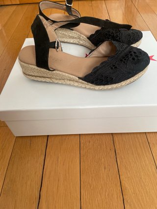 Cuñas negras con encaje