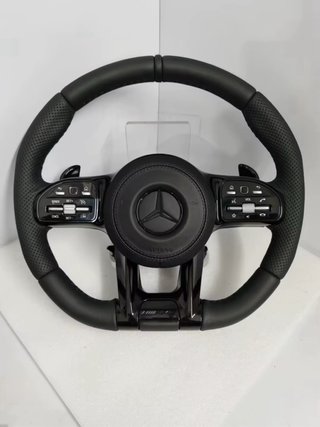 Volante Mercedes AMG deportivo personalizado