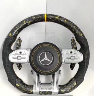 Volante Mercedes AMG deportivo personalizado