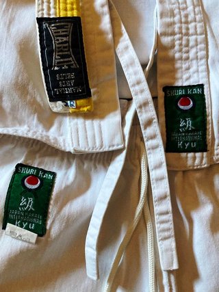 Kimono Karate Shuri Kan 2/150 + 3 cinture