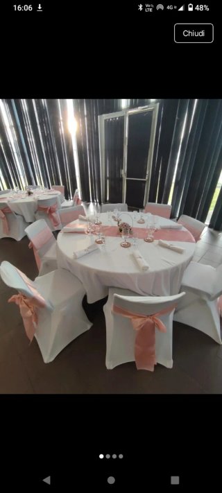 Nastri fiocchi sedie rosa.