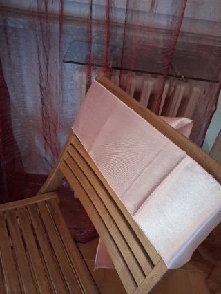 Nastri fiocchi sedie rosa.