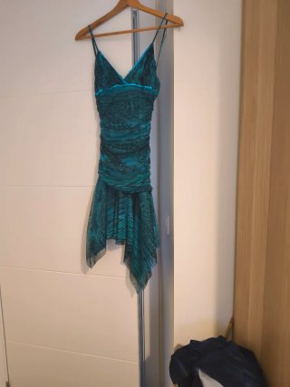Vestido gasa tirantes asimétrico